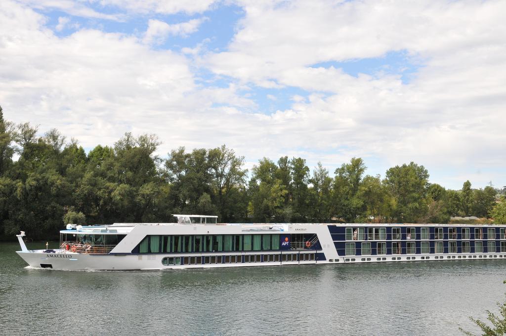O2 Saone Hotell Reyrieux Exteriör bild